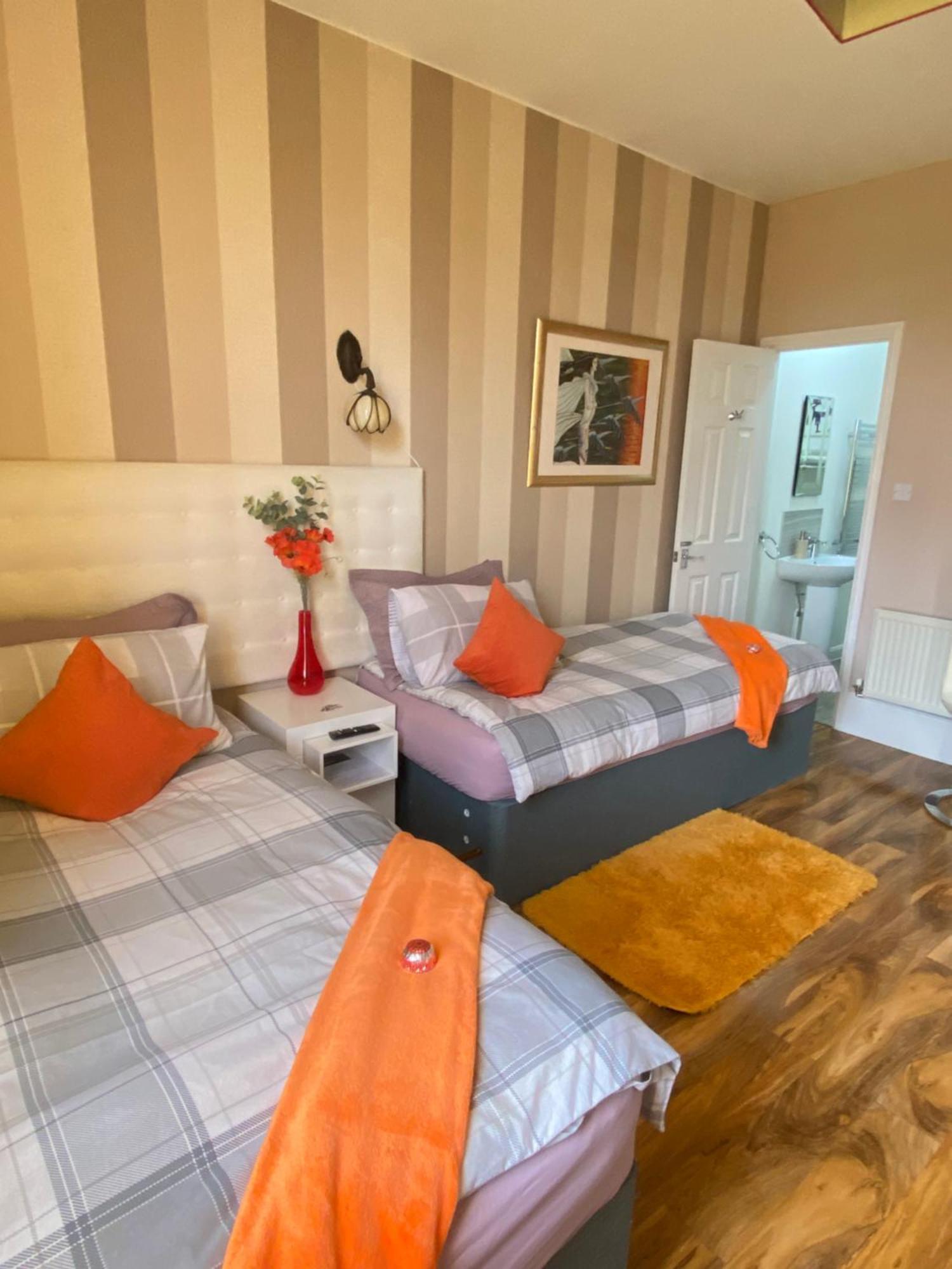 Upton Country Park Guest House Northampton Extérieur photo